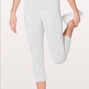 EUC Lululemon Wunder Under Crop Size 4